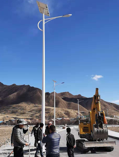 甘南碌曲10米阿克苏太阳能路灯项目